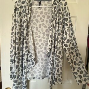 Elegant Gray Leopard Print Cardigan